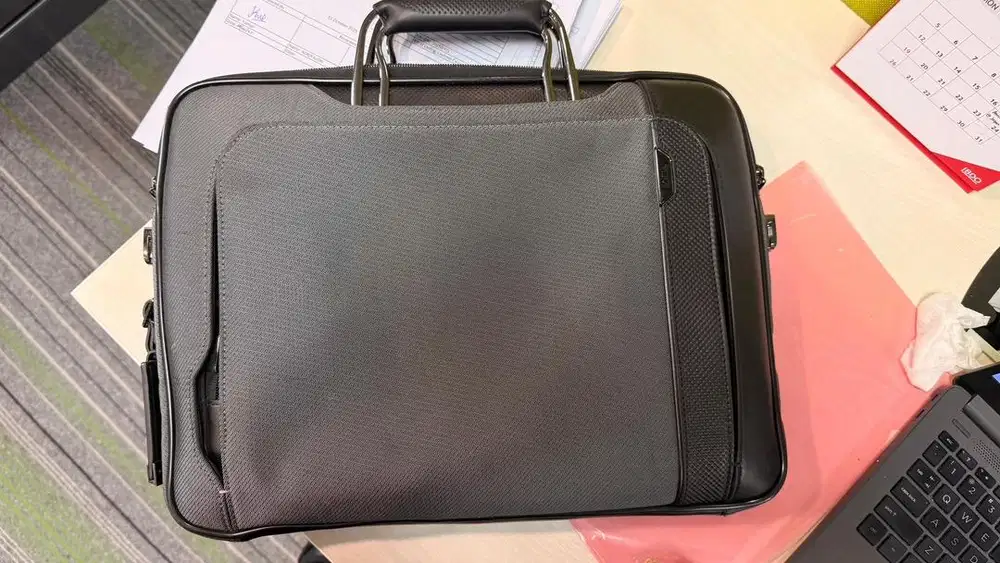 Tumi Arrive Hannover Slim Brief Titanium Grey