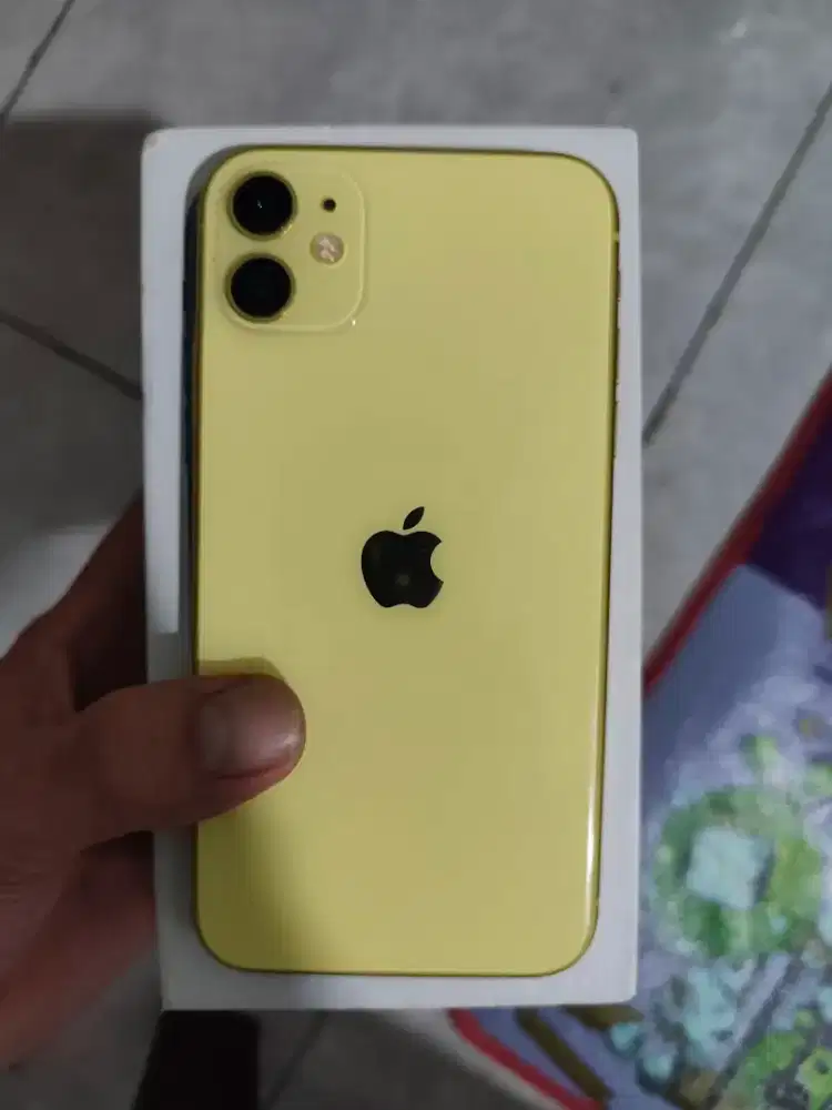 IPhone 11 lengkap mulus