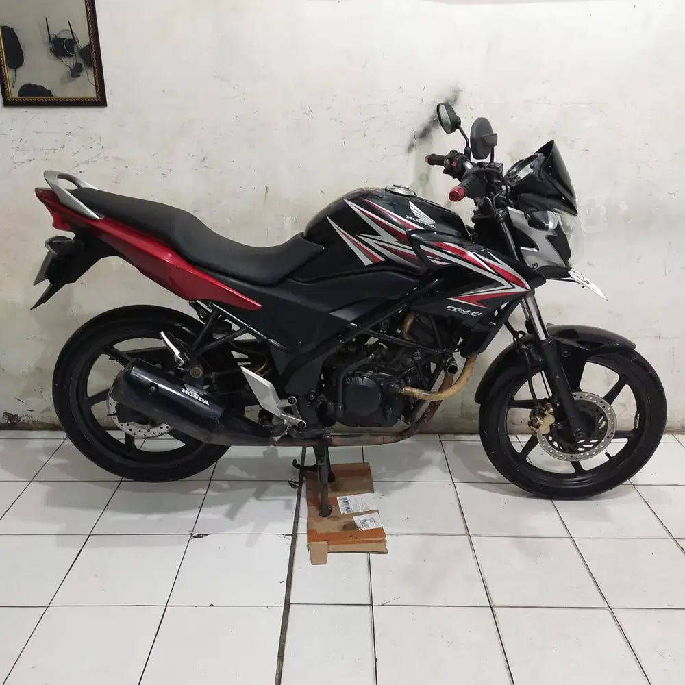 Honda CB150R 2013 Orisinil Bagus lengkap Mesin Cakep