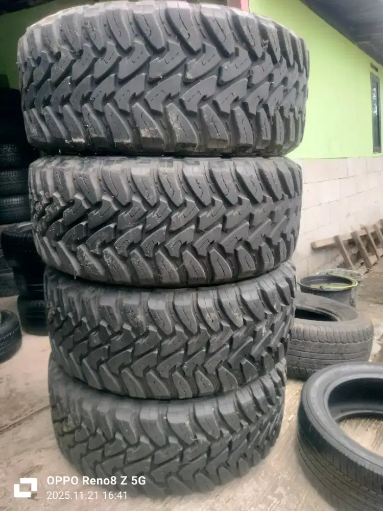 Jual ban copotan mrek toyo M/T 0pen county ukuran 33.12.50 R20 kon 90%