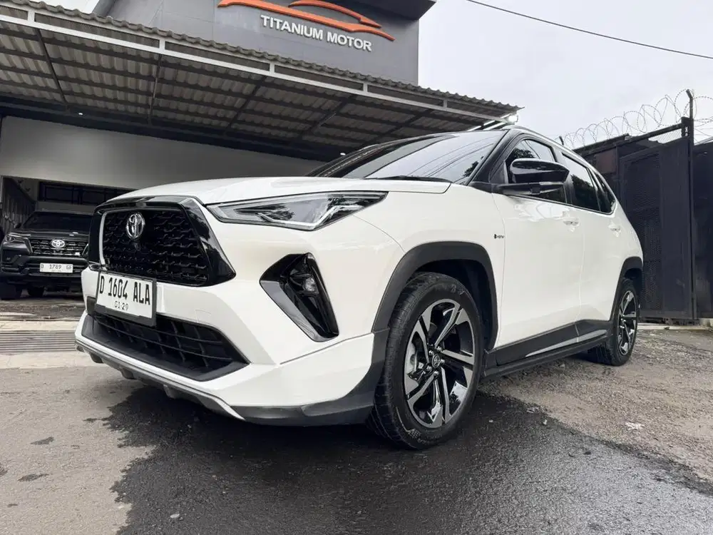 KM 19rb ANTIK Toyota Yaris Cross GR Hybrid White 2023