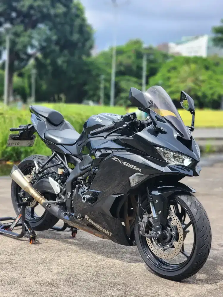 Kawasaki ZX25R NON ABS Black