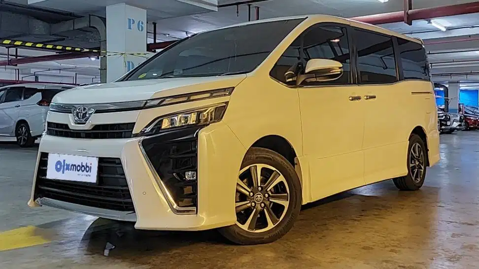 TDP 15JT Toyota Voxy 2.0 Bensin-AT Putih 2018