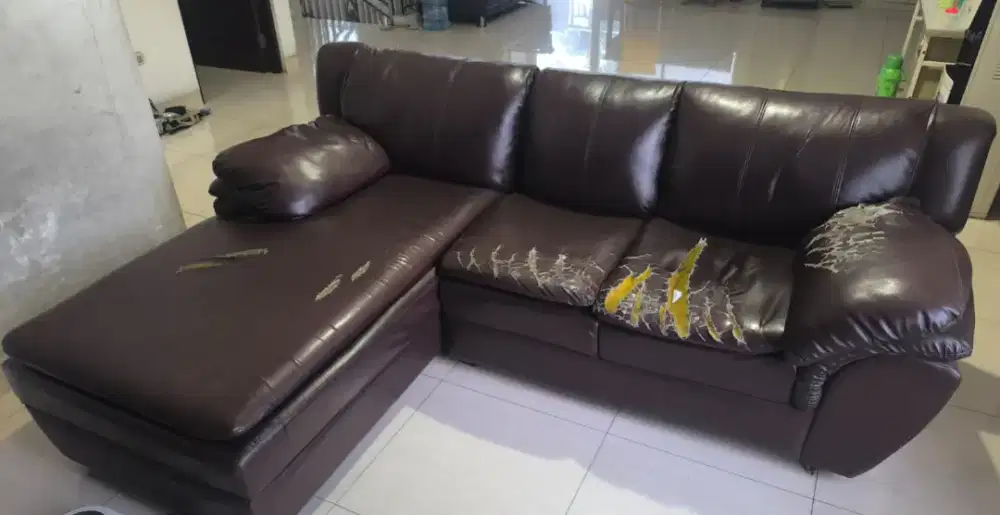 Sofa besar bentuk L