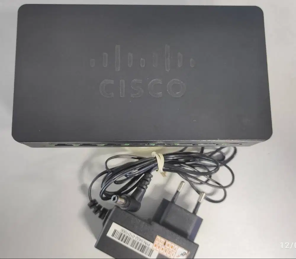 Desktop Switch 8port Cisco SF90D-08 8 port