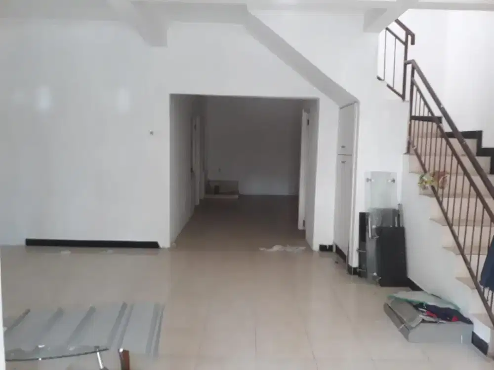 graha Regency Sidoarjo dekat alun2 kota keramaian sekolah petra gor