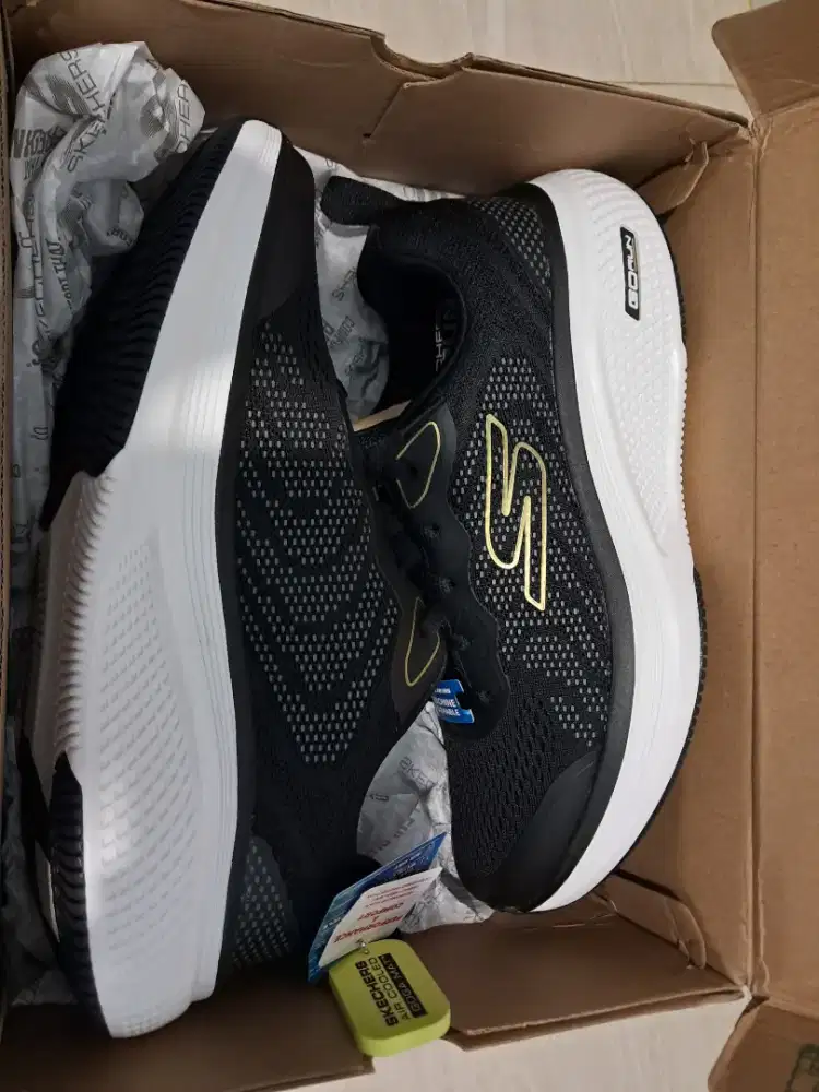 Sepatu Running Skechers Go Run Elevate 02 size 42,5