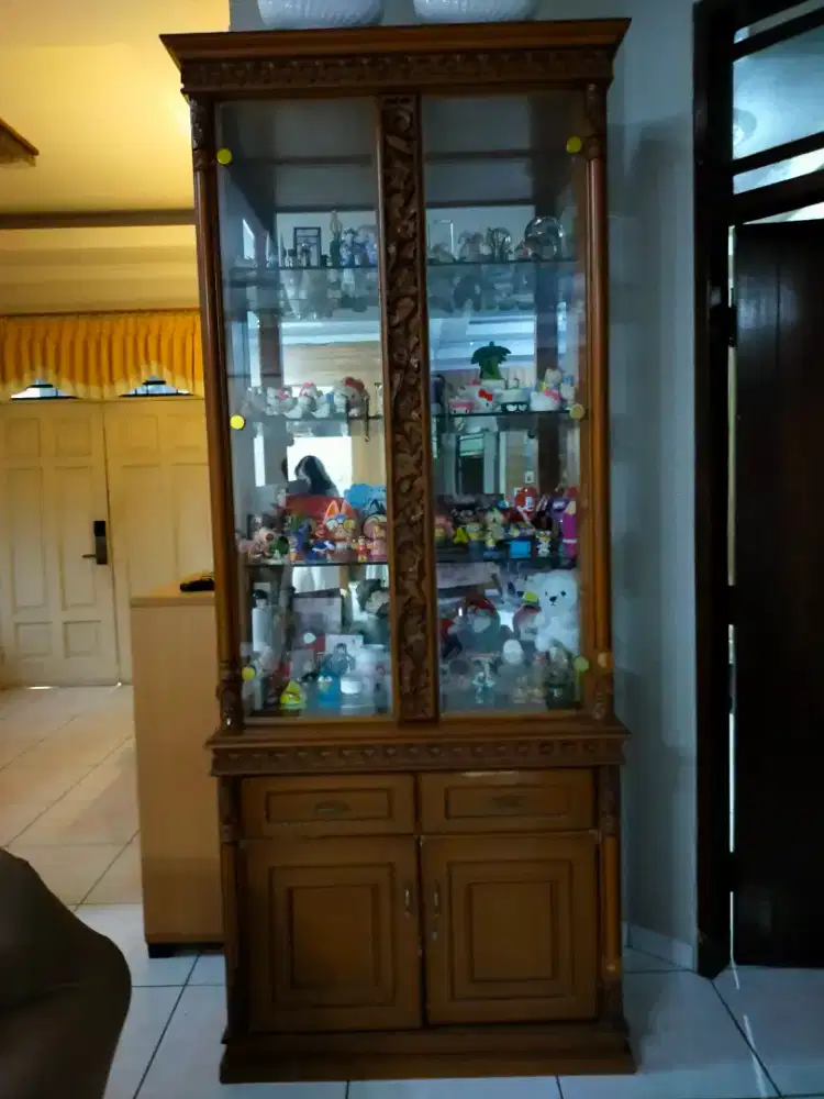 Lemari hias model classic