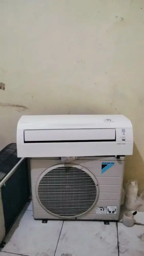 AC Daikin 1.5pk standar