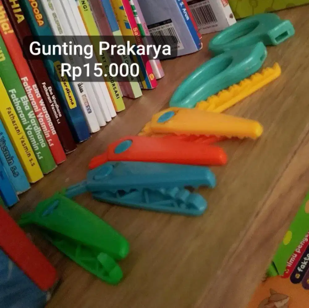 Gunting Prakarya Kertas