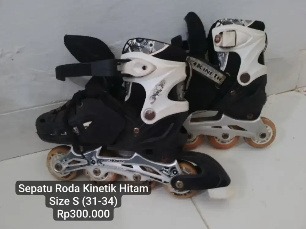 Sepatu Roda Kinetik Hitam