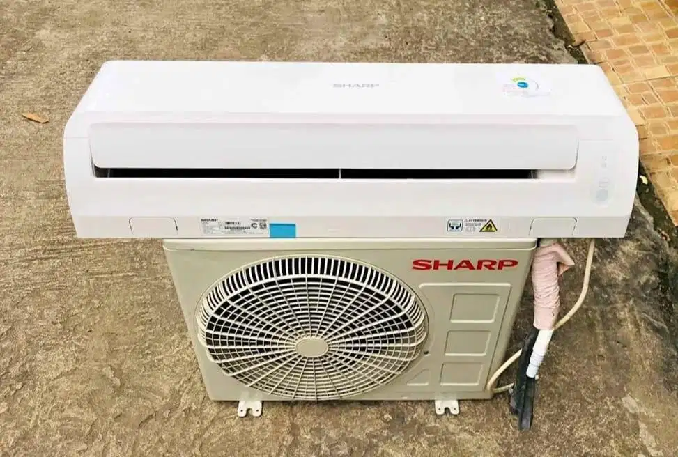 Ac merk sharp 0.5 pk second seperti baru