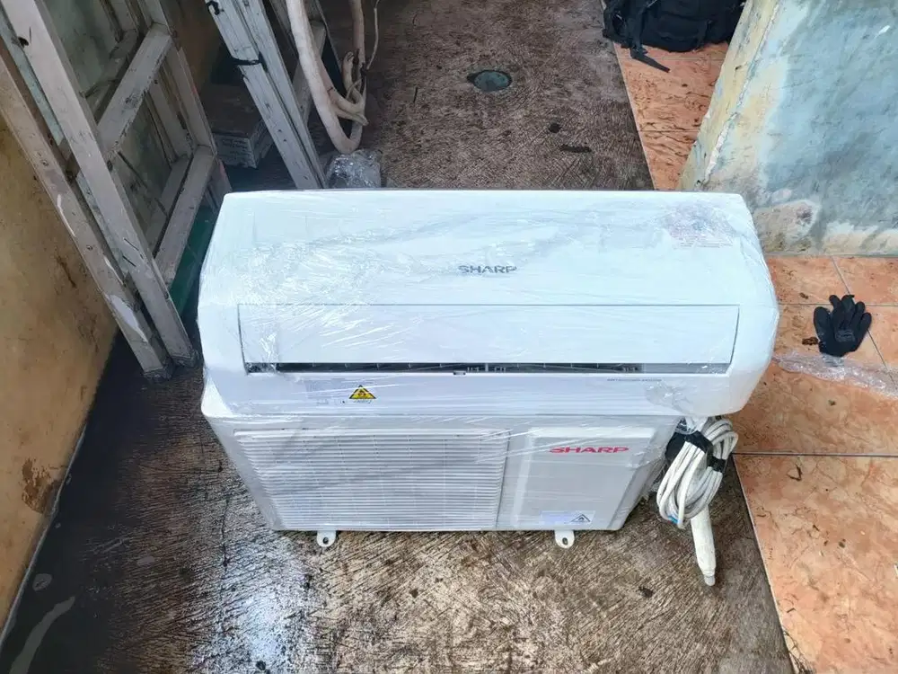 Ac merk sharp ucy 0.5 pk second seperti baru