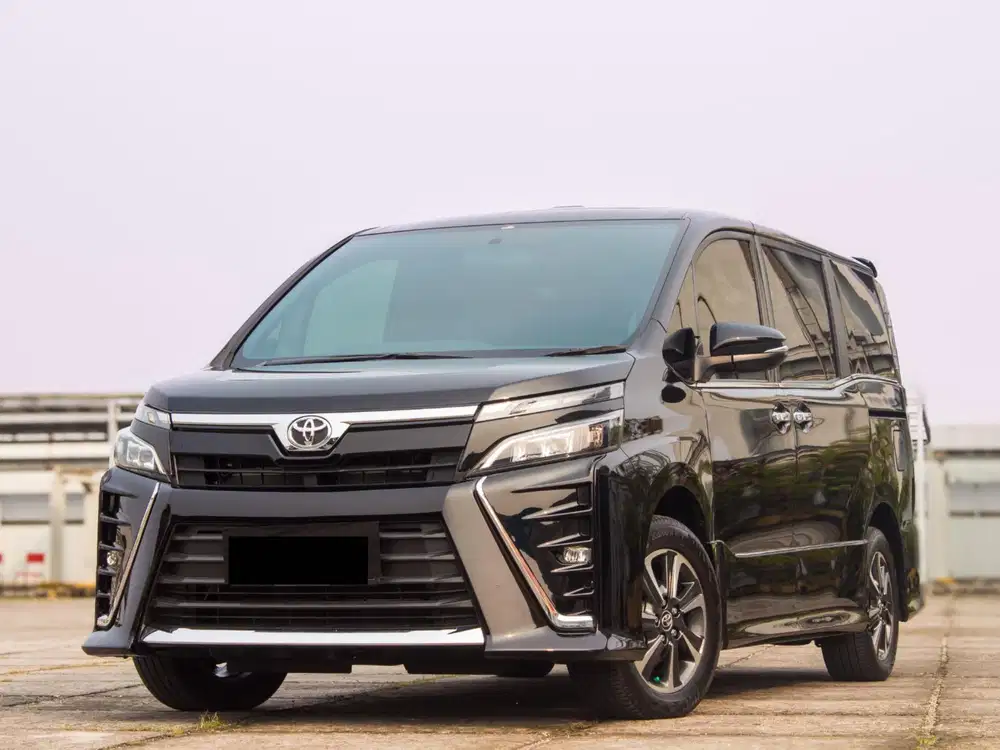 TOYOTA VOXY 2.0 AT 2018 - HITAM