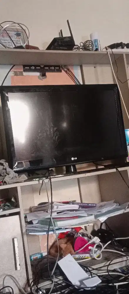 TV LCD LG 32 komplit berikut STB merk Polytron
