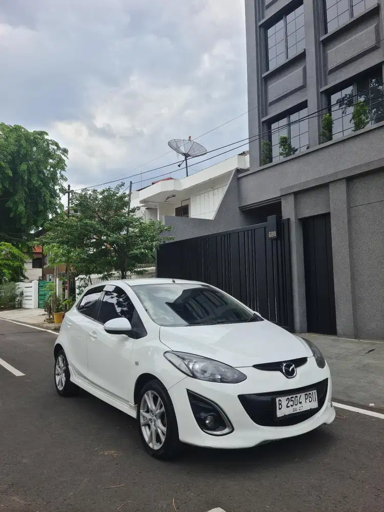 Mazda 2 2010 Bensin