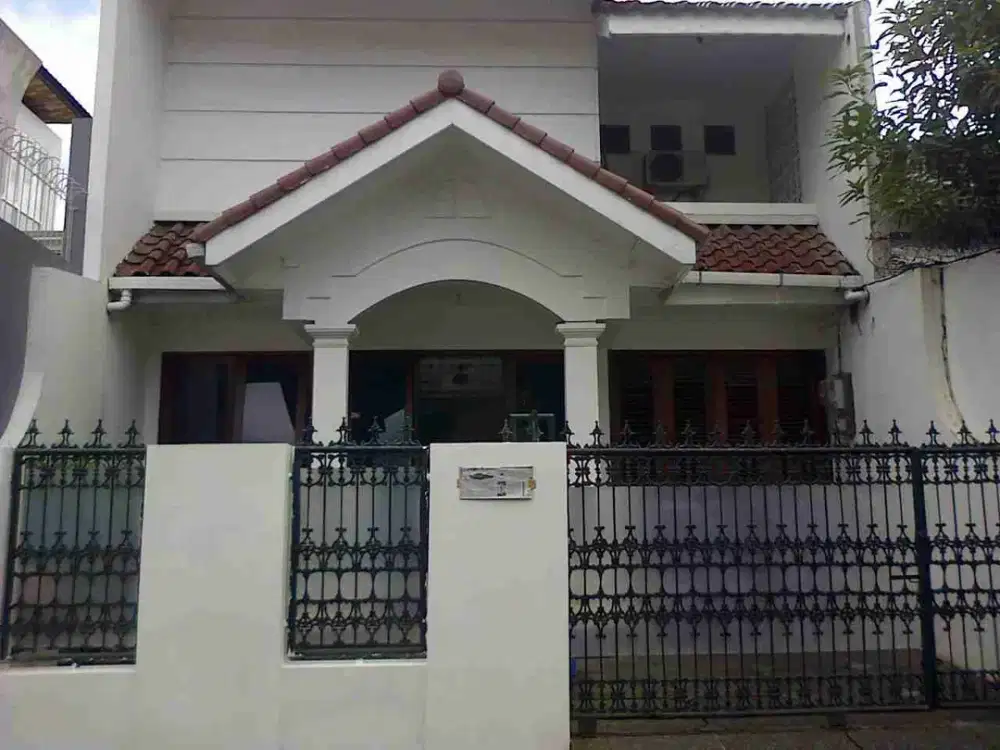 JUAL CEPAT BU Radio Dalam Jakarta Selatan Rumah 2 Lantai Siap Huni SHM 2,85 M