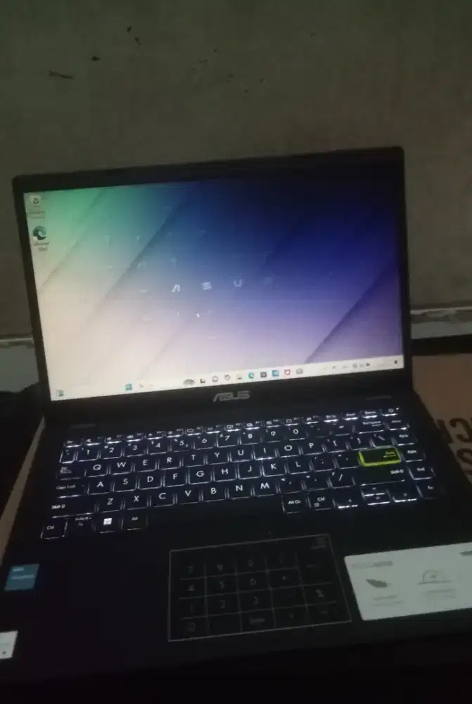 Laptop Asus vivobook go e414