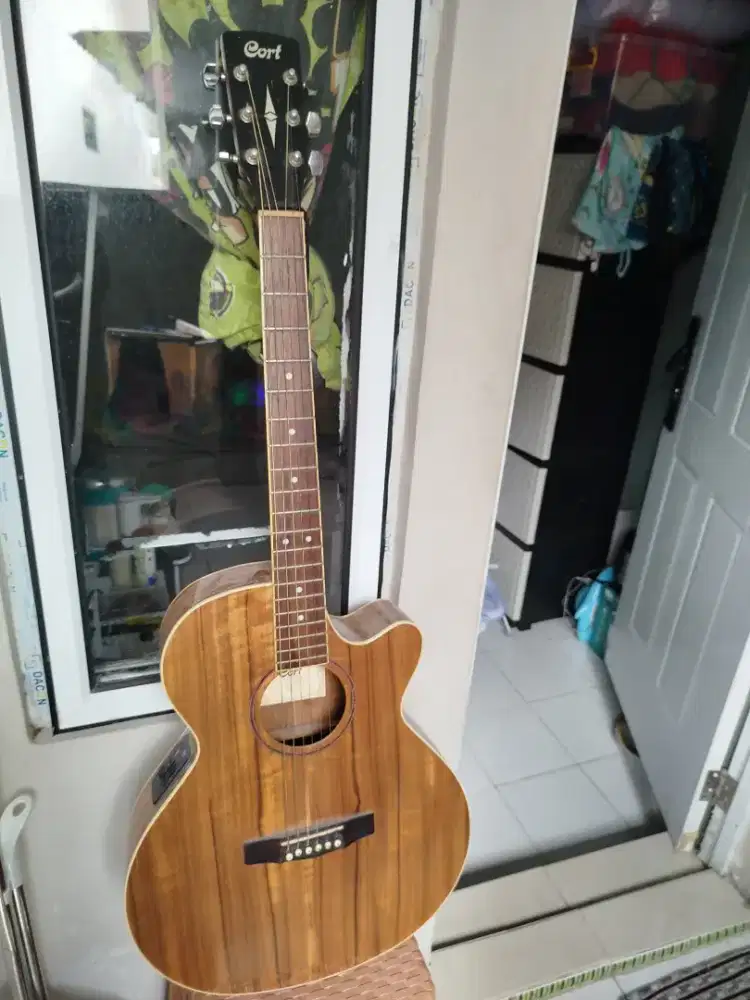 Guitar Cort SFX-DAO-NAT Bekas