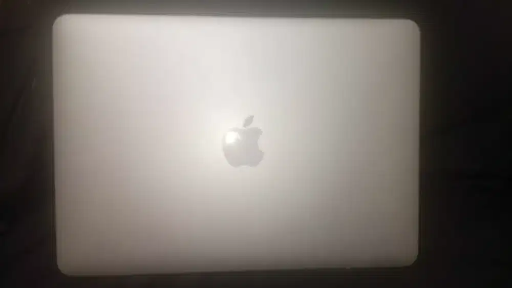 JUAL LAPTOP MACBOOK AIR 13 INCH 2017  SSD 8/256 INC CHARGER LIKE NEW