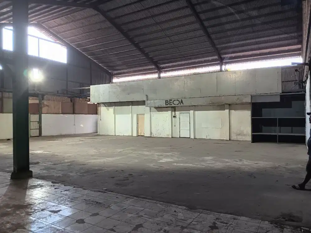 DISEWAKAN GUDANG CAKUNG LOKASI PINGGIR JALAN RAYA DAN PINTU TOL