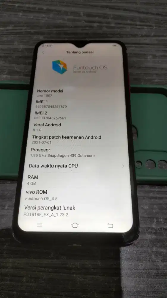 Vivo  kondisi aman , lecet pemakaian . Kelengkapan hp dan charger.