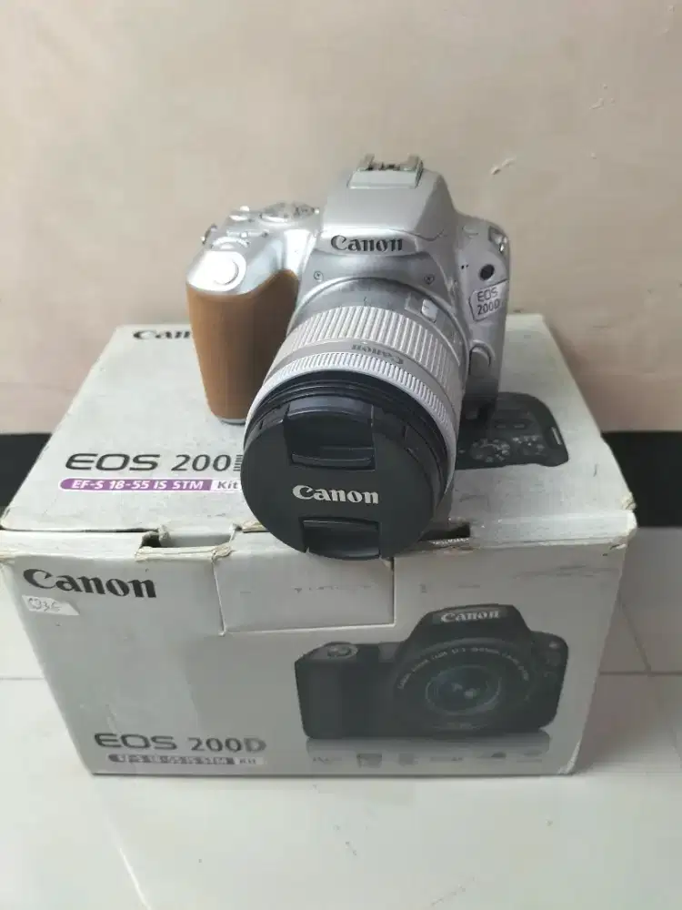 Canon 200D Fullshet Box Mulus Likenew