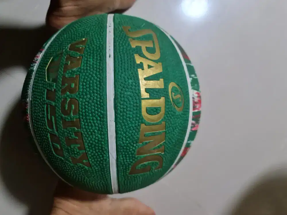 Bola basket murah masih baru beli 2 bulan