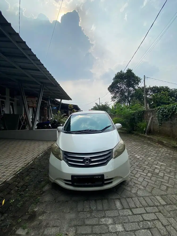 Honda Freed 2010 Bensin