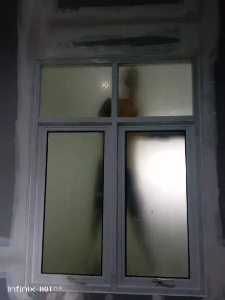 Sekat - Plafon PVC / Gypsum + Kusen Aluminium Aumunium  - WPC - kaca