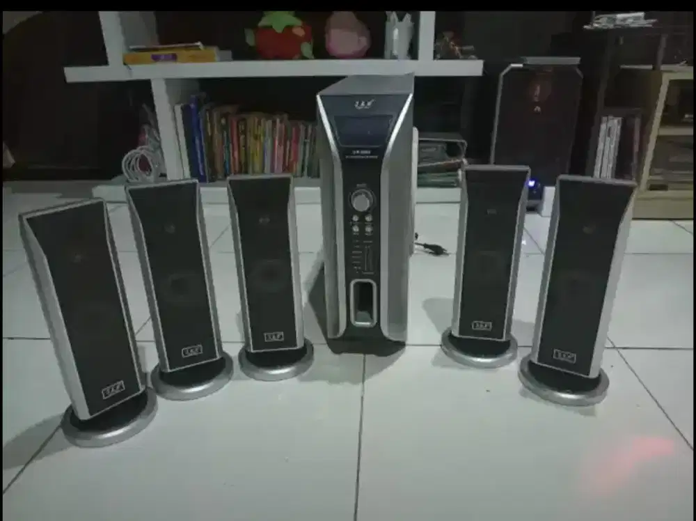 J & E centro home theater