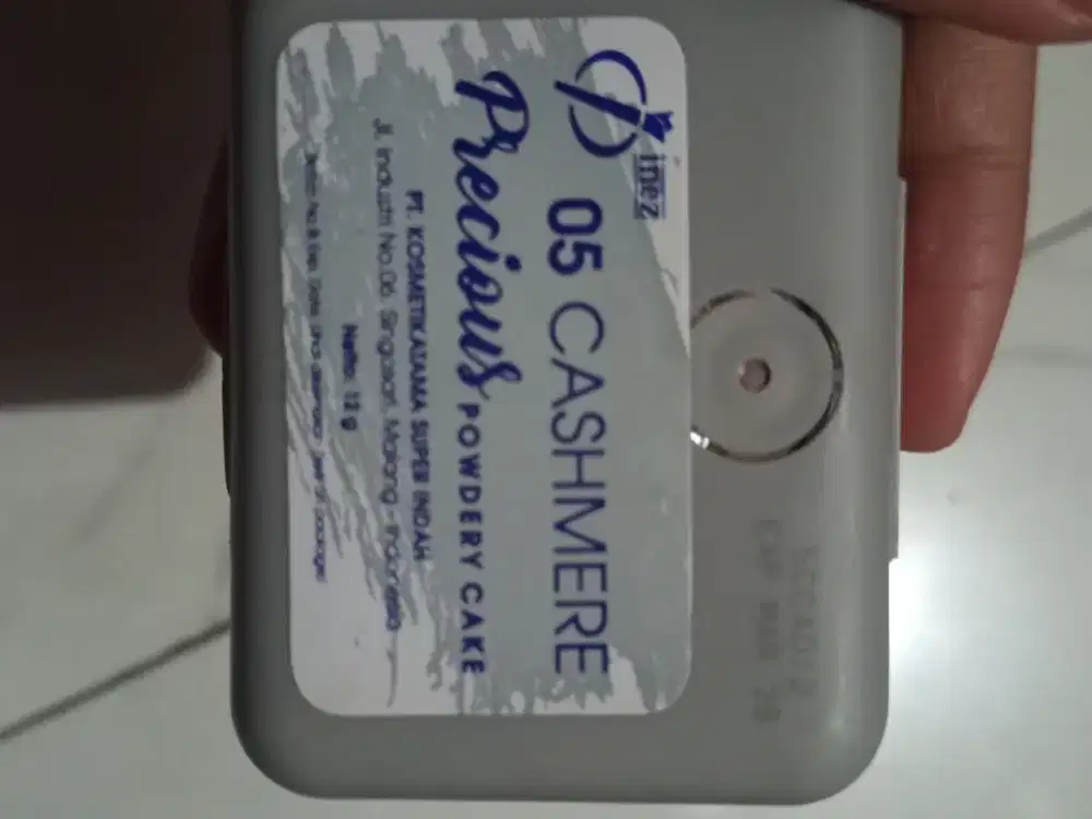 Inez Two Way Cake Shade Cashmere 05