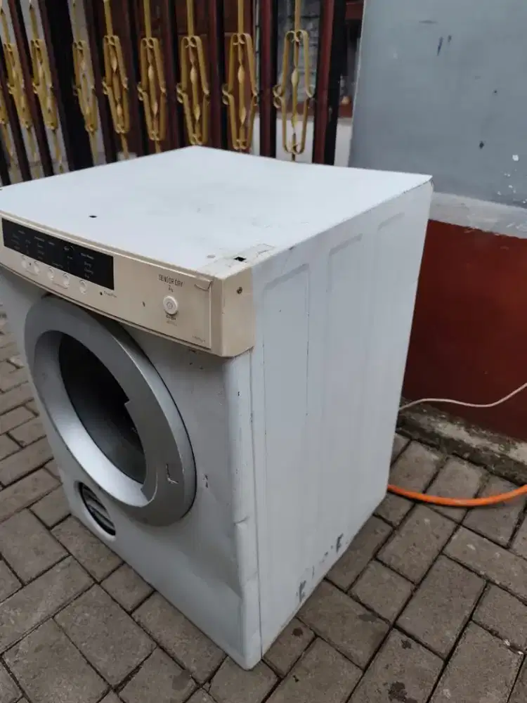 Pengering pakaian konvensi gas