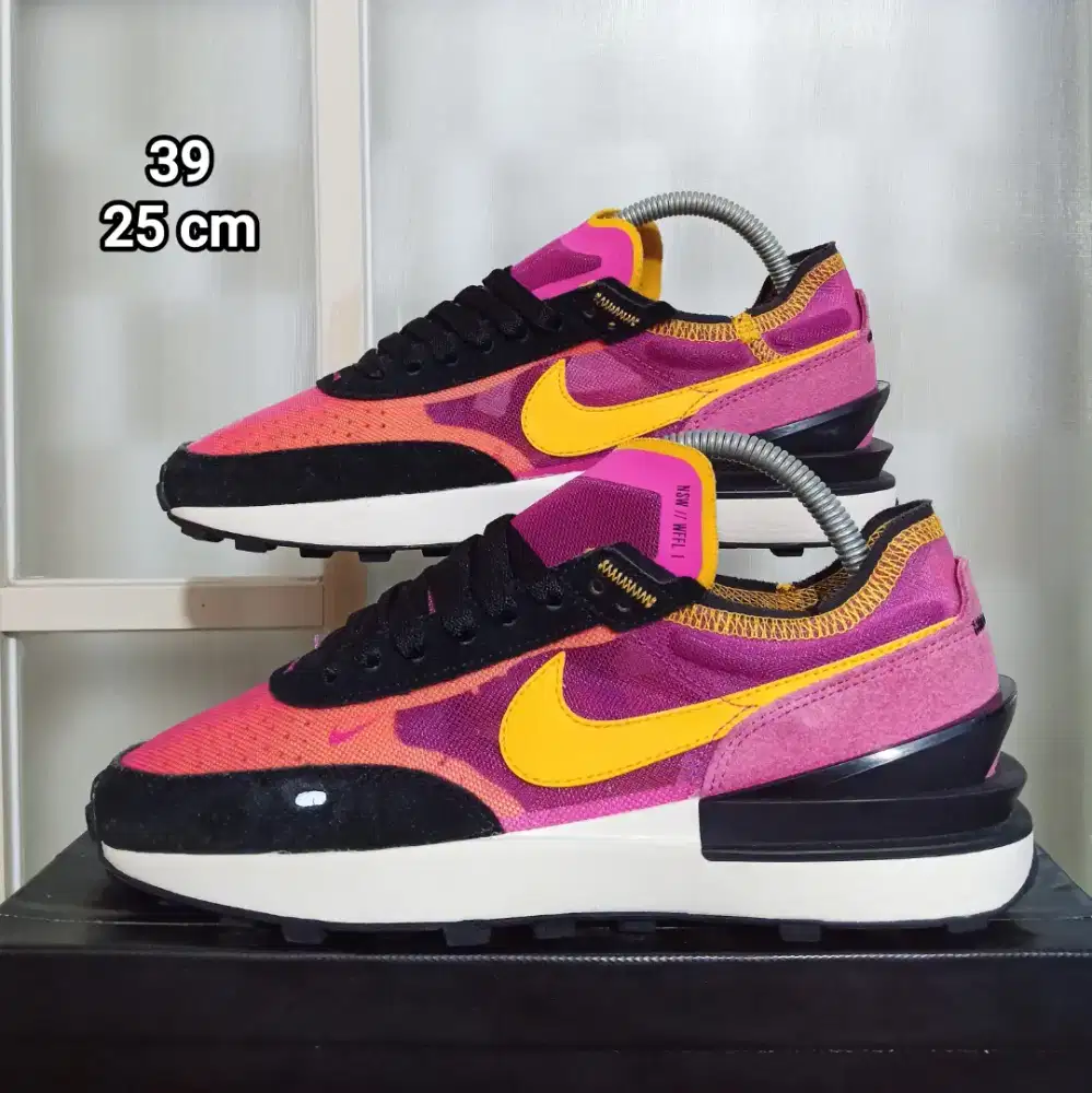 Nike Waffle One Fuschia