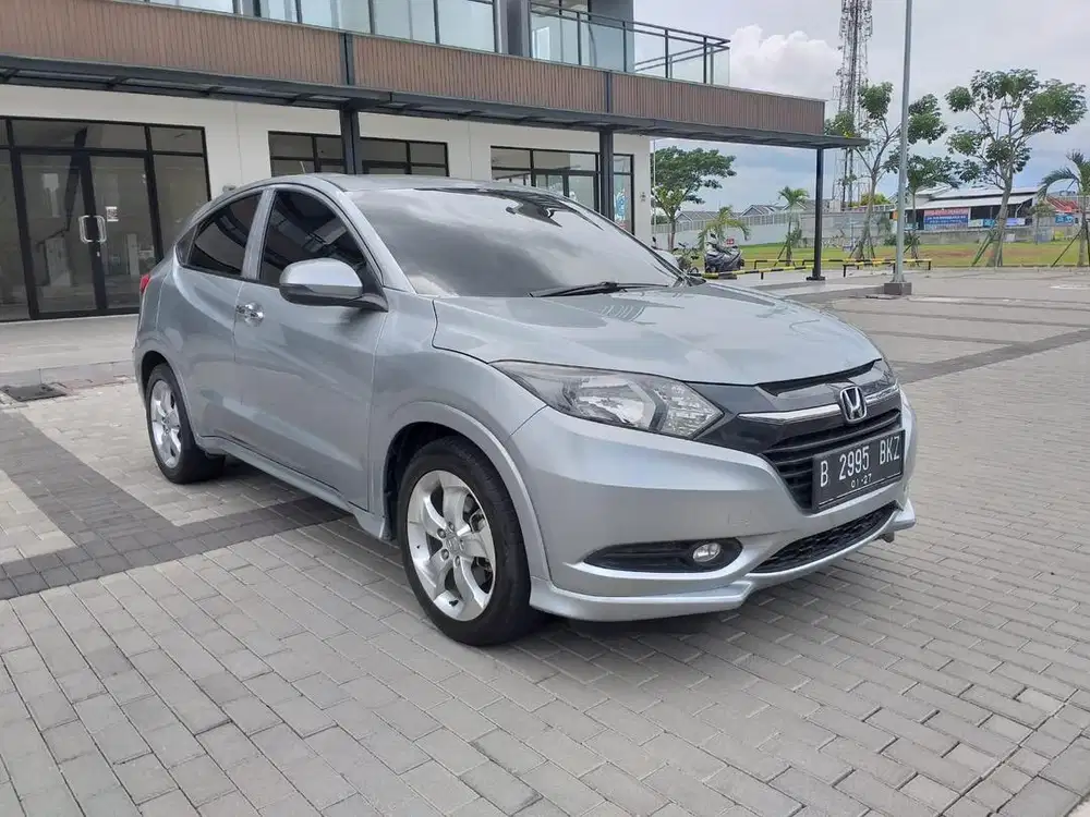LOW KM TERMURAH HRV E AT 2016 SILVER LIKE NEW