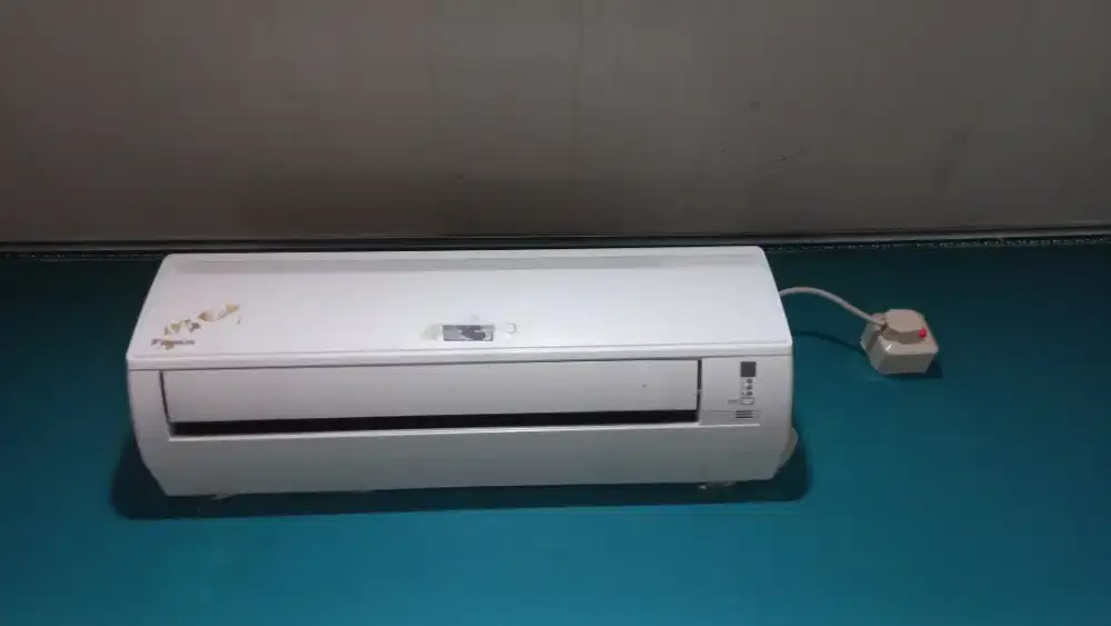 Dijual Cepat AC Daikin 1/2 PK - Bisa Nego