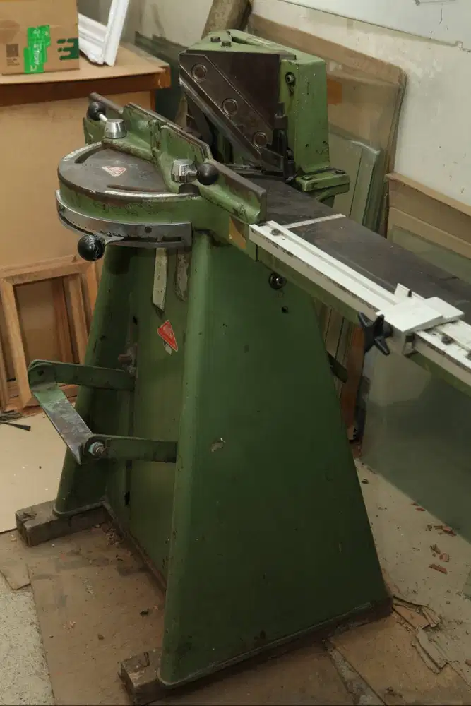 1 set mesin potong bingkai Morso dan mesin joint Cassese