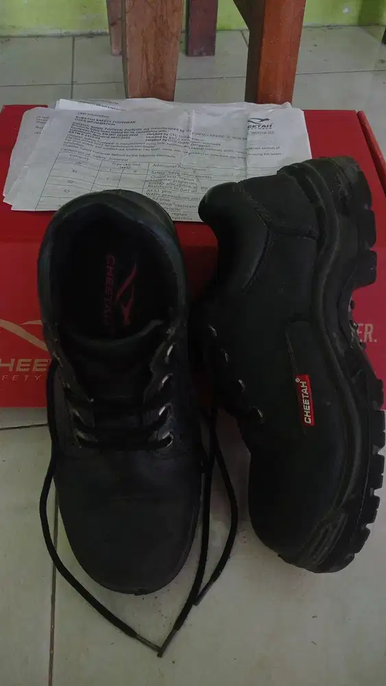 Sepatu Cheetah 3002H