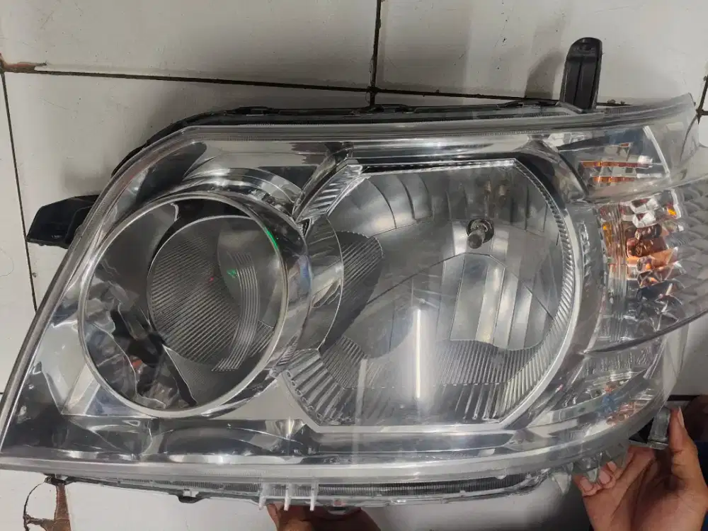 Lampu Depan Mobil Luxio + Lampu