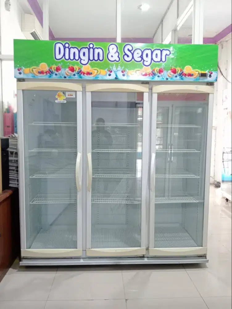 Showcase Sanyo 3 Pintu