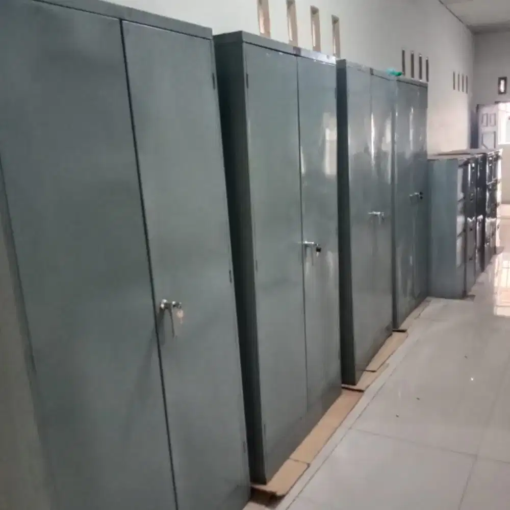 lemari plat besi dijual hrg 1 jt