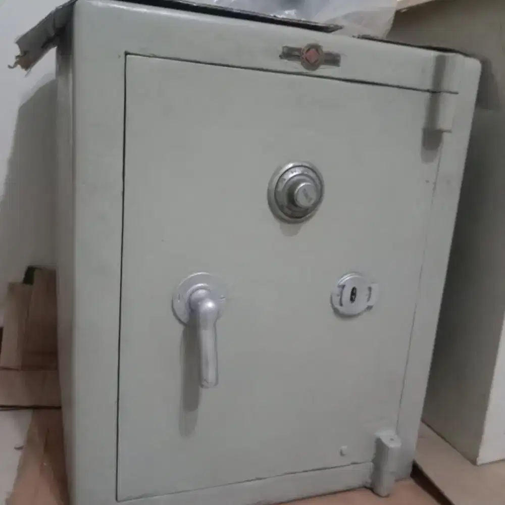 Brankas Nasional  Middle Hrg 4,8 jt