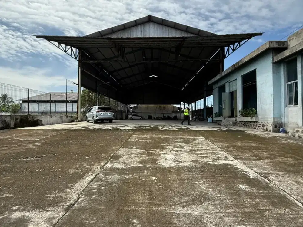 Gudang di Jalan Gatot Subroto KM 12 seberang Kraton Super Strategis