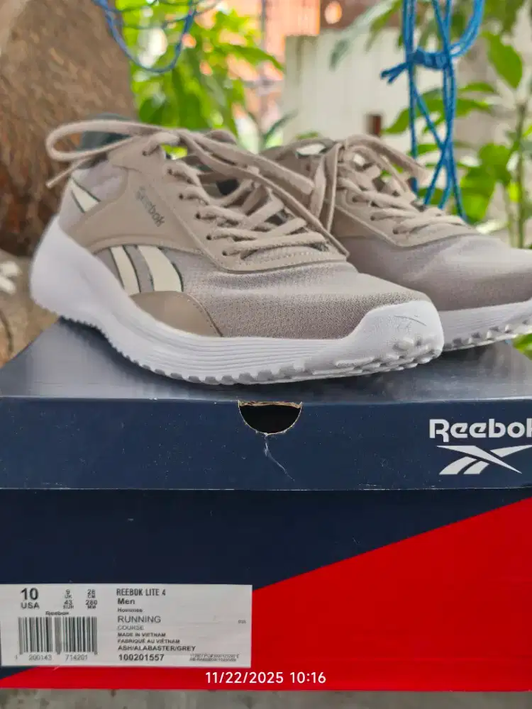 Sepatu Lari Reebok Pre-Loved size EU43/US10