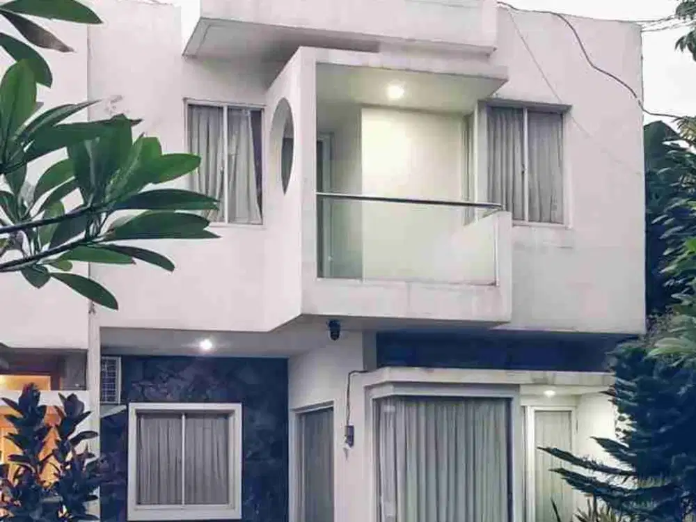 Rumah Bagus 3 Lantai Siap Huni Dekat Toll & Stasiun di Townhouse Ciputat