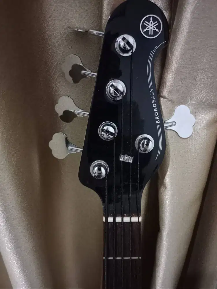 Jual Bass Yamaha 5 Strings BB435