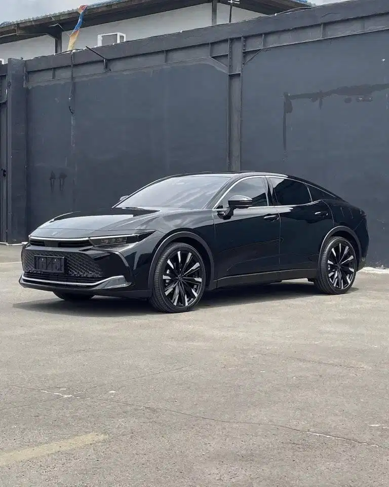 Toyota Crown Crossover 2.4L Turbo 2023