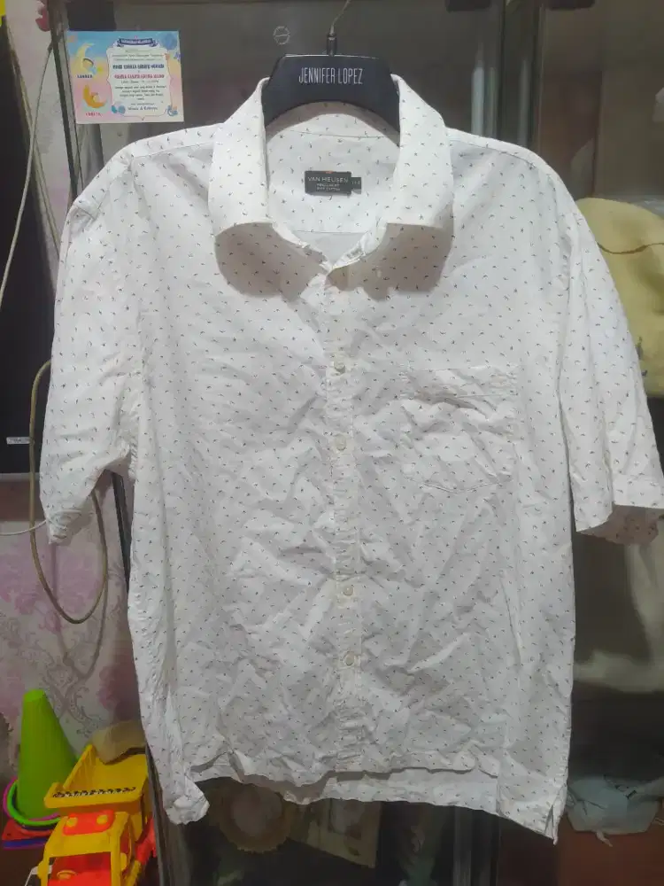 kemeja Van Hausen