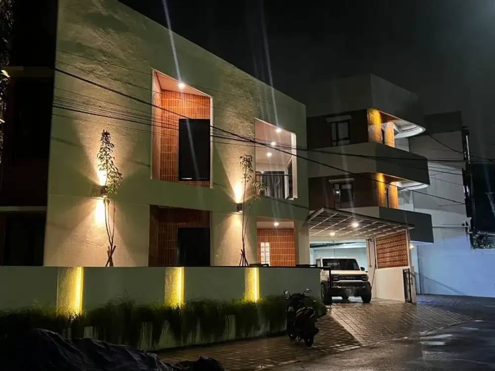 Disewakan Rumah Mewah 2 Lantai Lokasi Jl. Taman Kelud Semarang