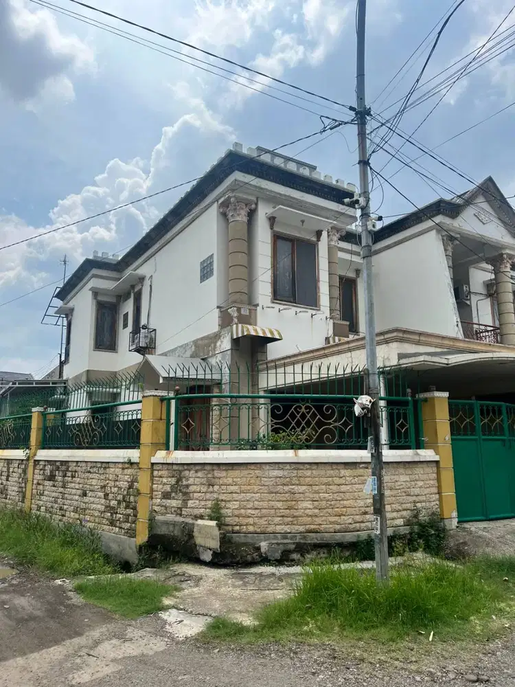 Rumah Hook di Surabaya Selatan